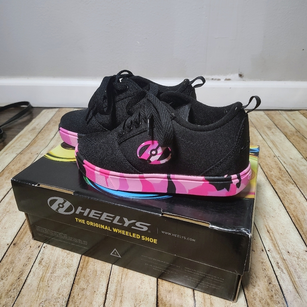 Heelys Black with Pink Camo Design
